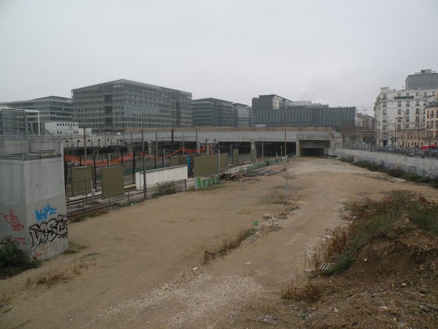  couverture des voies de chemin de fer